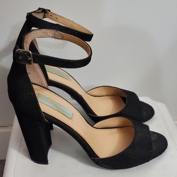 Heels - Picture 2 of 3